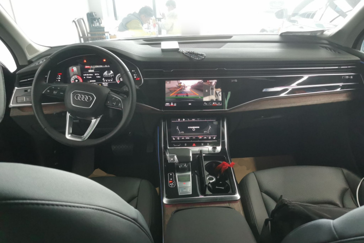 奥迪Q7 2022款 55 TFSI quattro S line运动型中控内饰12