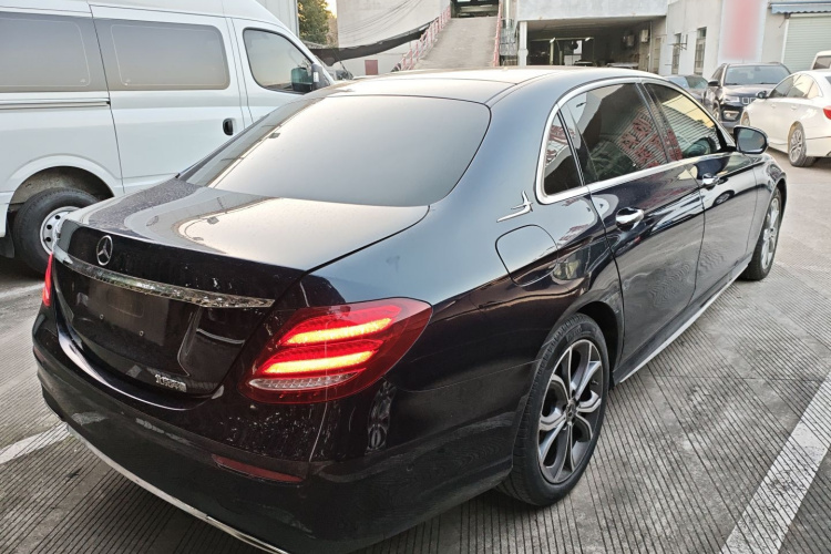 奔驰E级 2020款 改款 E 300 L 运动时尚型车身外观7