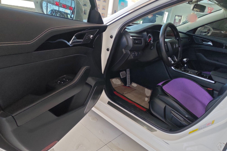 红旗H5 2018款 30TD 型动版中控内饰7003