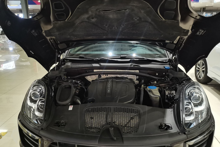 保时捷 2017款  Macan 2.0T机舱底盘24