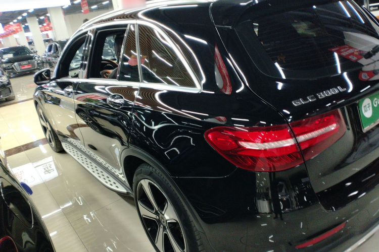 奔驰GLC 2019款 改款 GLC 300 L 4MATIC 动感型车身外观4