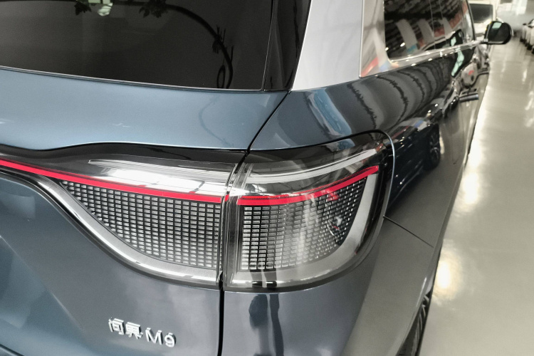 鸿蒙智行 问界M9 2024款 增程 Ultra版 52kWh 5座版车身外观6006