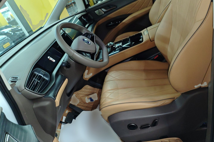 腾势D9 2022款 DM-i 970 四驱旗舰型中控内饰19