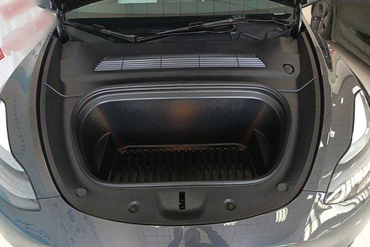 特斯拉 Model Y 2024款 长续航全轮驱动版机舱底盘24