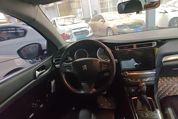 标致408 2014款 1.8L 自动豪华版局部细节13