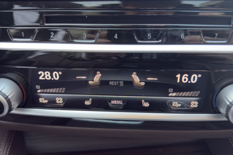 宝马5系 2019款 改款 530Li 尊享型 豪华套装中控内饰7007