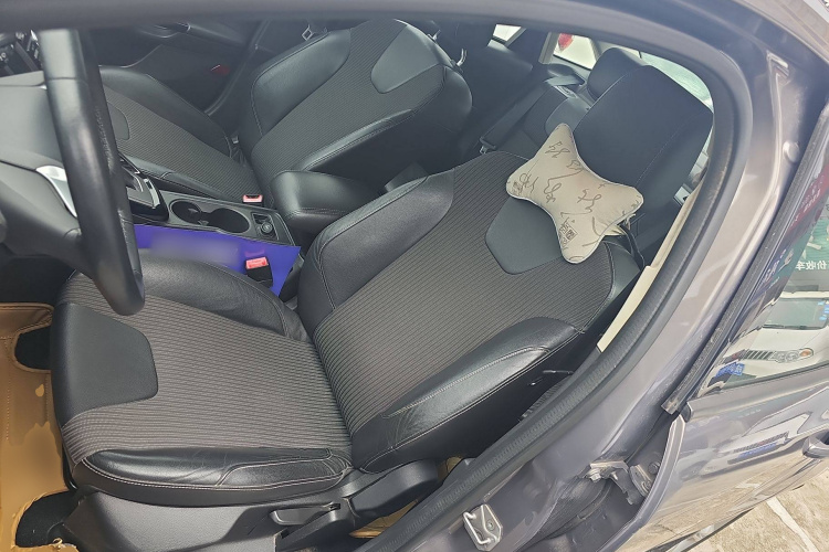 福特 福克斯 2012款 三厢 1.6L 自动风尚型局部细节19