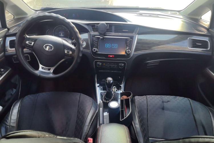 长城C50 2014款 升级版 1.5T 手动时尚型中控内饰12