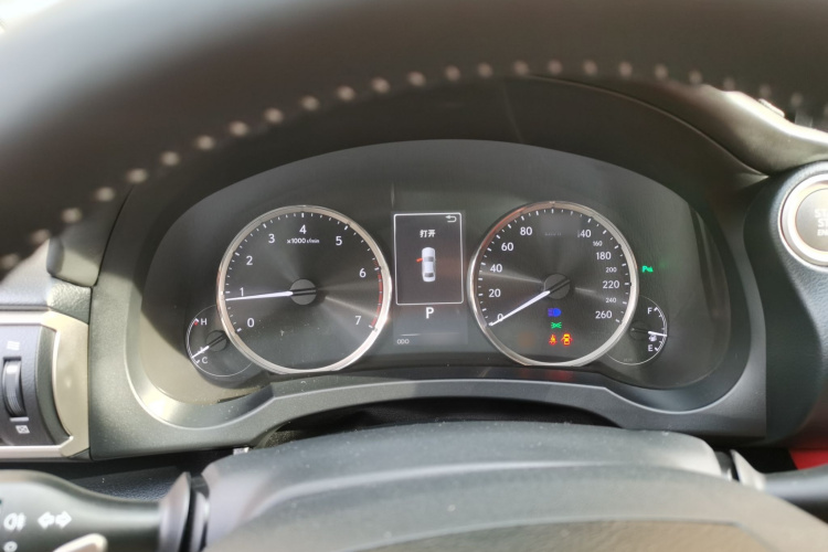 雷克萨斯IS 2017款 300 锋尚版局部细节14