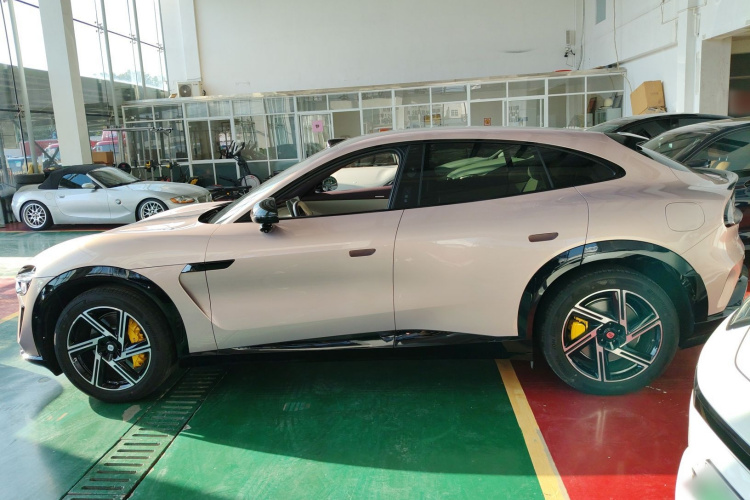 小米汽车 小米YU7 2025款 超长续航后驱版车身外观4