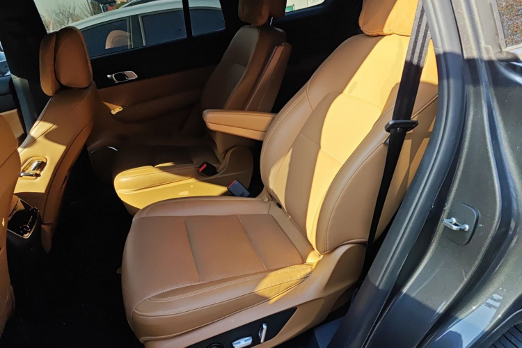 理想汽车 理想ONE 2021款 增程6座版中控内饰7004