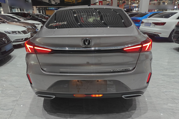 长安 逸动 2020款 PLUS 1.6L GDI 自动豪华型车身外观6