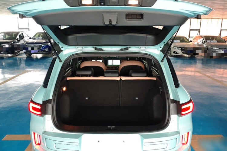 吉利汽车 吉利icon 2023款 1.5TD 巧克力醇巧版机舱底盘23