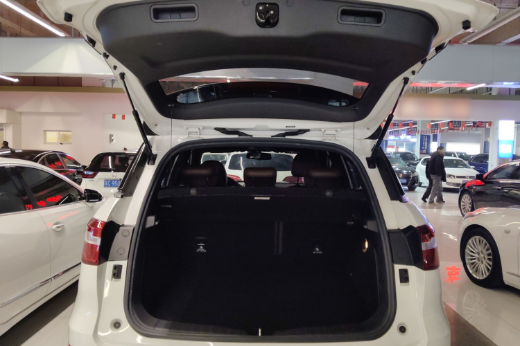 哈弗H6 Coupe 2017款 红标 2.0T 自动两驱尊贵型机舱底盘23