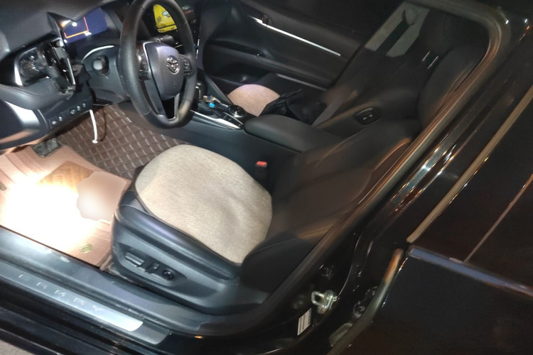 丰田 凯美瑞 2023款 2.5G 豪华版中控内饰19