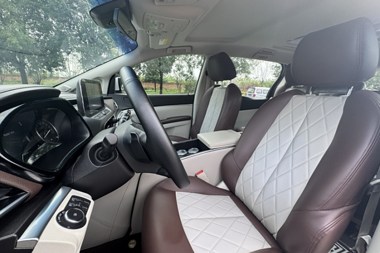 别克GL8 2021款 陆上公务舱 652T 舒适型中控内饰7006