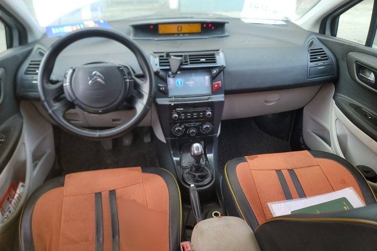 雪铁龙 世嘉 2013款 三厢 1.6L 手动品尚型中控内饰12