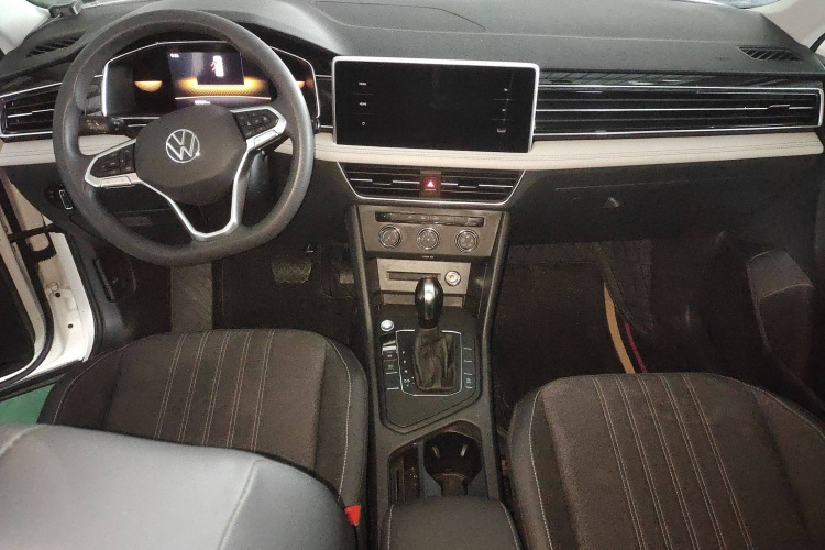 大众 途观L 2022款 330TSI 自动两驱舒享版中控内饰7003