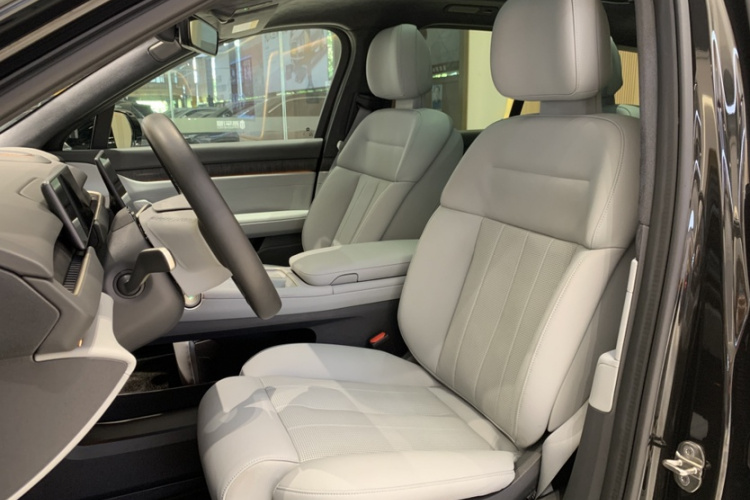 蔚来ES8 2023款 100kWh中控内饰7004