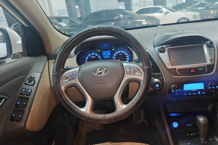 北京现代ix35 2013款 2.0L 自动两驱智能型GLS 国IV中控内饰13