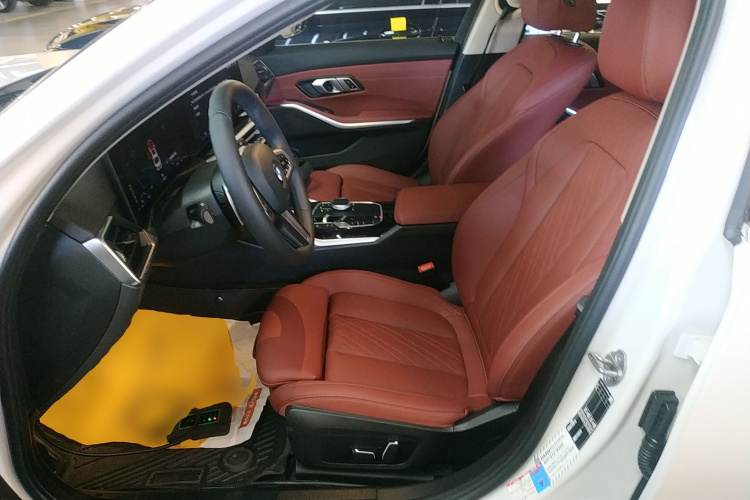 宝马3系 2024款 320Li M运动套装中控内饰19