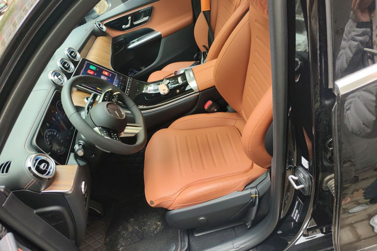 奔驰GLC新能源 2025款 350 e L 4MATIC 典藏版中控内饰19