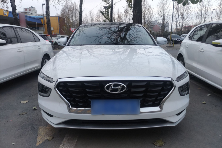 现代 名图 2021款 1.8L CVT GLX精英版车身外观2