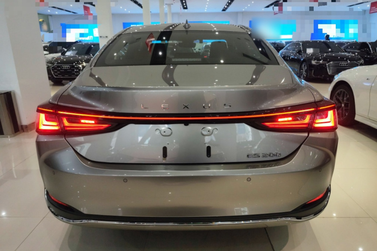 雷克萨斯ES 2025款 200 臻享版车身外观6