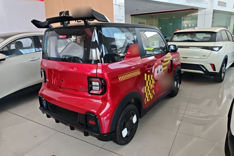 吉利银河 2025款 210km 熊猫卡丁猪猪侠限定版车身外观6003