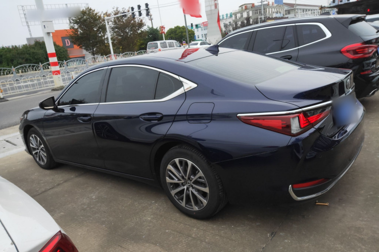 雷克萨斯ES 2022款 200 卓越版车身外观4