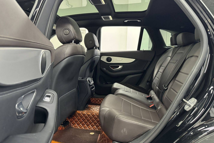 奔驰GLC 2020款 GLC 260 L 4MATIC 动感型中控内饰7008