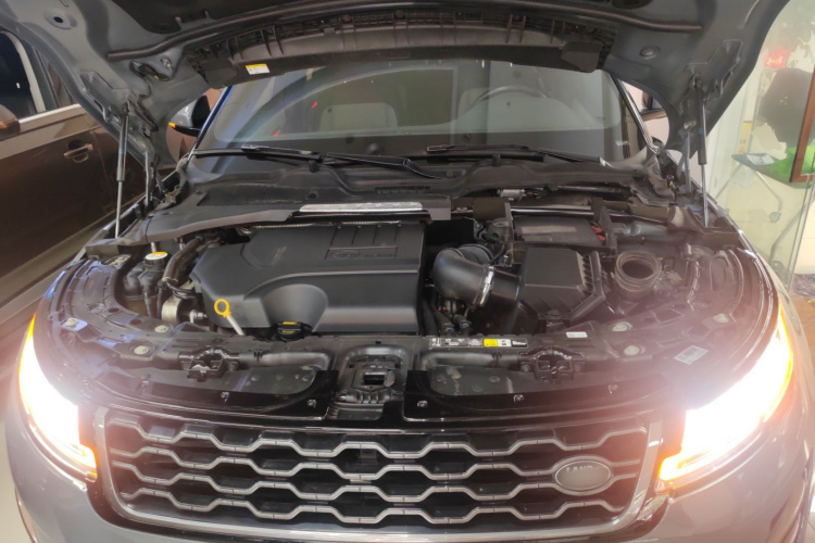 路虎 揽胜极光 2020款 249PS R-DYNAMIC SE 运动科技版机舱底盘24