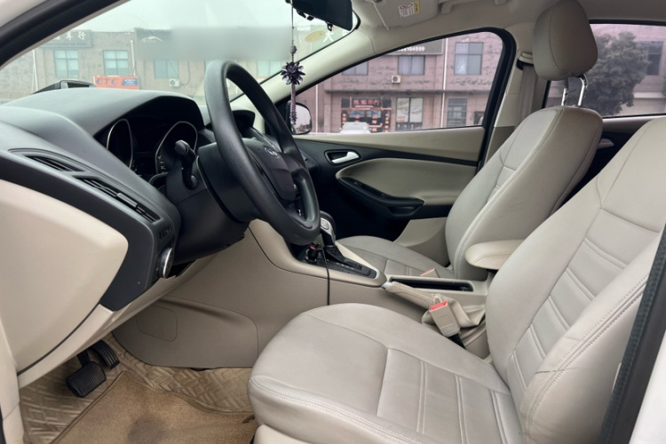 福特 福克斯 2017款 三厢 1.6L 自动舒适型智行版中控内饰7003