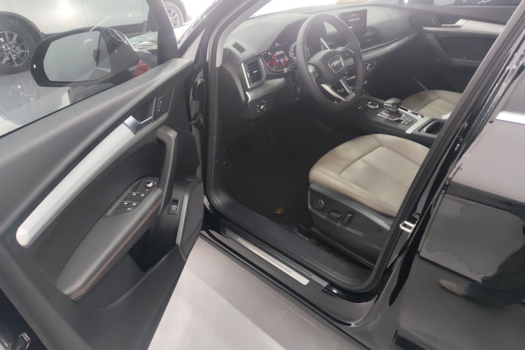 奥迪Q5L 2020款 改款 40 TFSI 荣享进取型中控内饰20