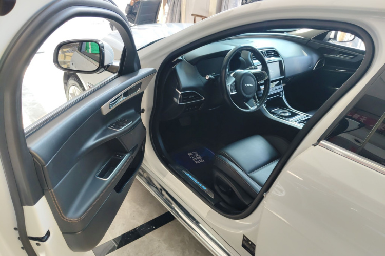 捷豹XEL 2019款 2.0T 200PS 尊享版中控内饰20