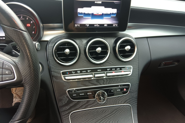 奔驰C级 2017款 改款 C 200 L 运动版局部细节16