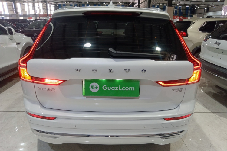 沃尔沃XC60新能源 2024款 T8 插电混动 长续航四驱智雅豪华版车身外观6