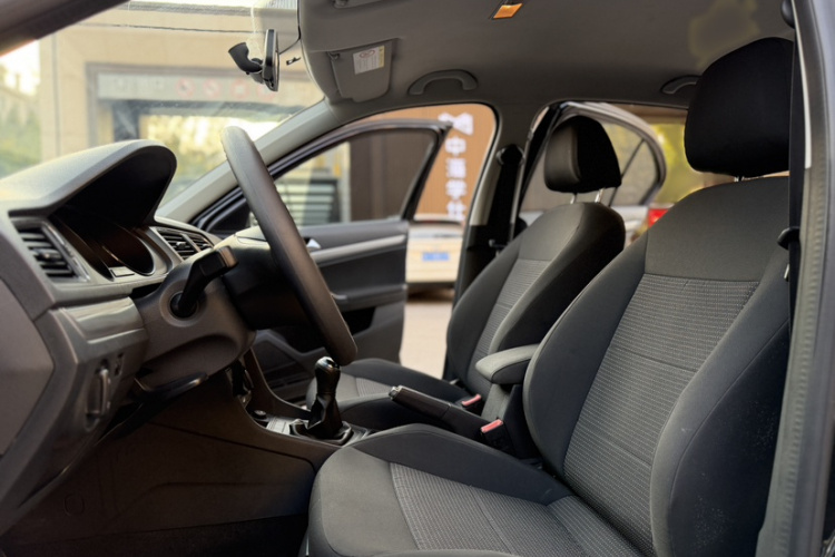 大众 朗逸 2015款 1.6L 手动风尚版中控内饰7002