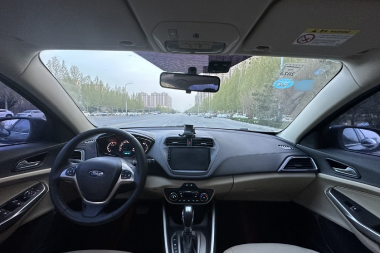 福特 福睿斯 2015款 1.5L 自动时尚型中控内饰7005