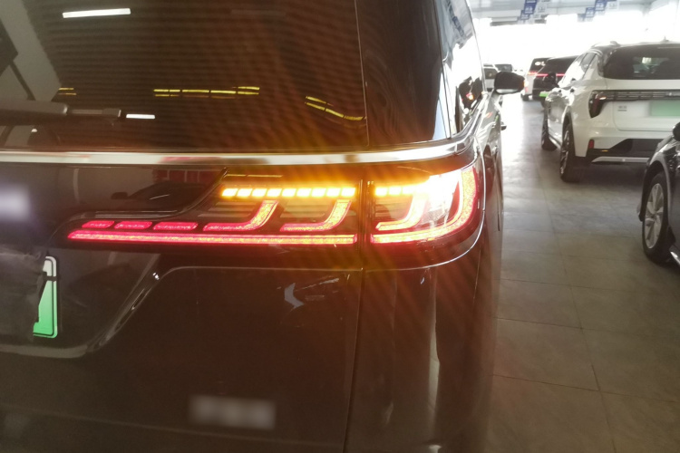 岚图汽车 岚图梦想家 2025款 PHEV 四驱旗舰乾崑版车身外观6006