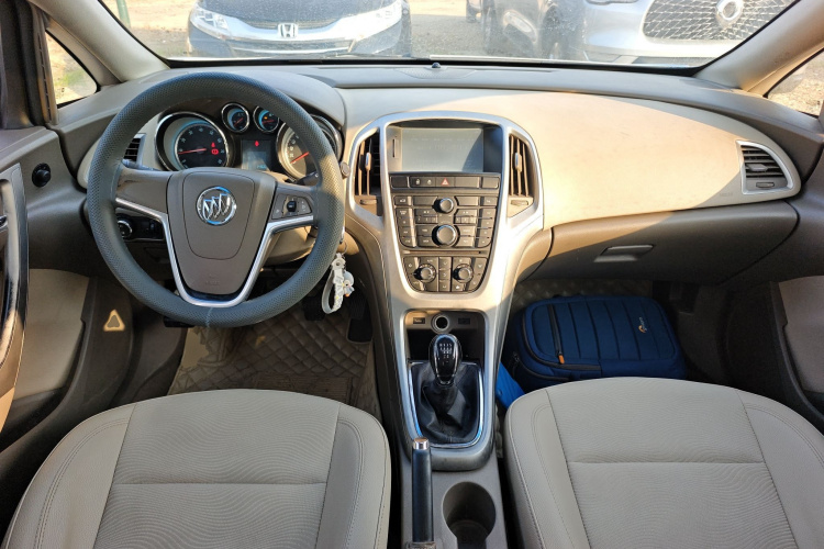 别克 英朗 2013款 GT 1.6L 手动进取版中控内饰12