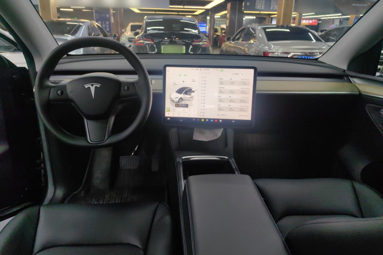 特斯拉 Model Y 2022款 改款 后轮驱动版中控内饰12