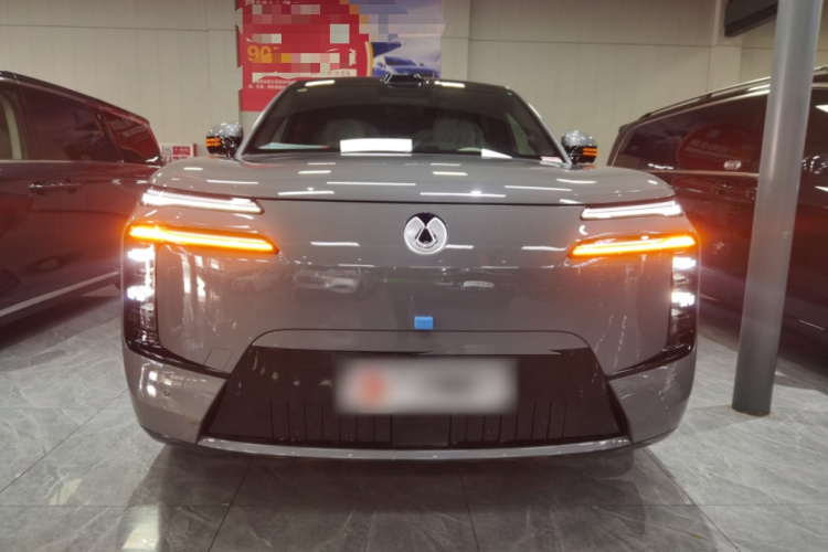 腾势N8L 2025款 旗舰型车身外观2