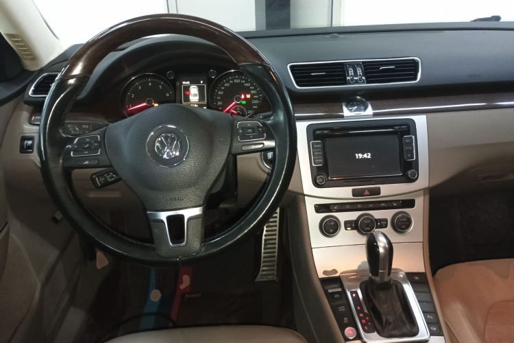 大众 迈腾 2015款 1.8TSI 尊贵型中控内饰12