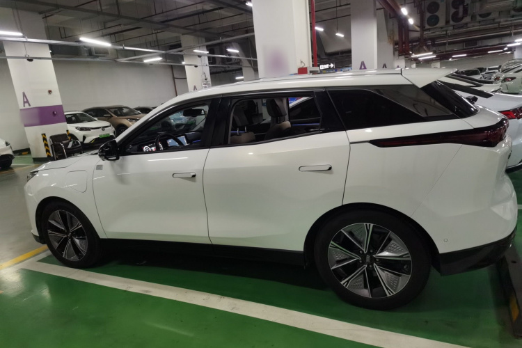 奔腾E01 2020款 空间曲率型车身外观4