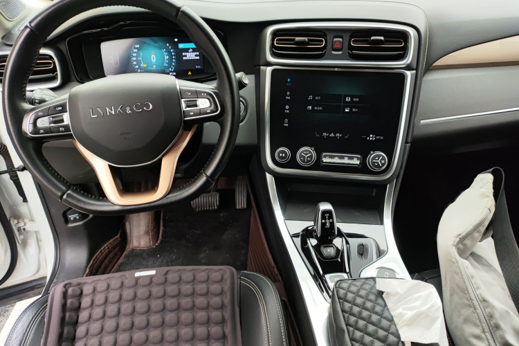 领克01 2017款 2.0T 两驱型Pro版中控内饰7002