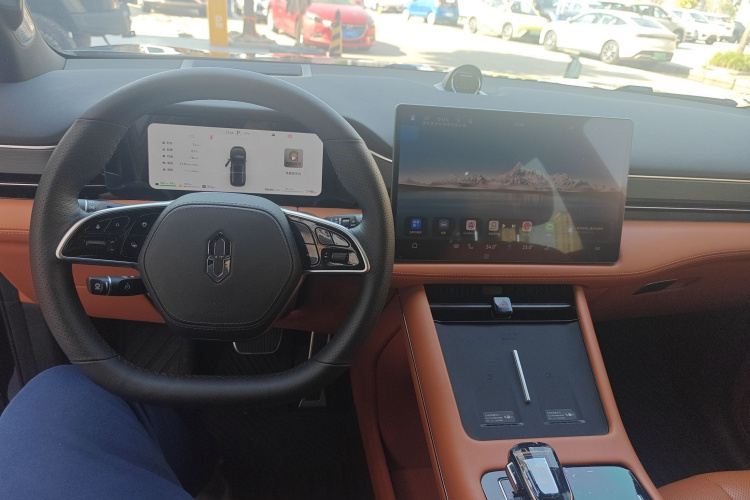 鸿蒙智行 问界M7 2024款 1.5T 智驾四驱Ultra版 6座中控内饰7003