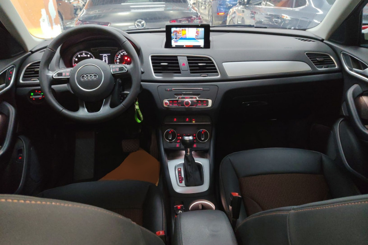奥迪Q3 2018款 30周年年型 30 TFSI 时尚型中控内饰7002