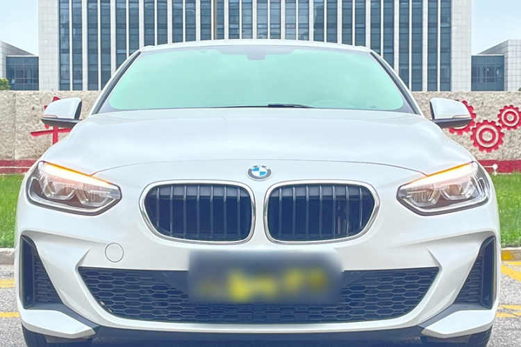 宝马1系 2021款 改款 120i M运动版车身外观6001