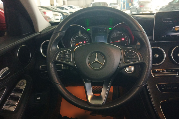 奔驰C级 2017款 改款 C 180 L 时尚型运动版中控内饰13